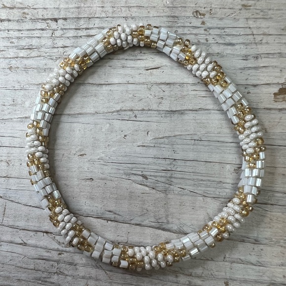 😻 Set of 3 aid-through-trade roll on bracelets! Pretty colors, lovely beadwork - Picture 5 of 6